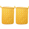 Deux paniers à linge en tissu jaune vif avec un motif géométrique blanc.