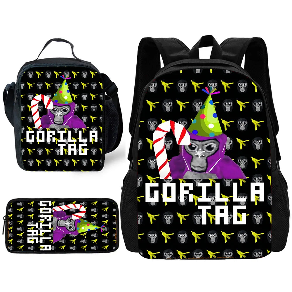 Sac à dos noir avec un motif de gorille coloré à l'avant et une pochette assortie à fermeture éclair.