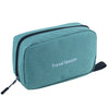 Sac de toilette voyage en tissu imperméable couleur sarcelle avec bordure et sangle noires.