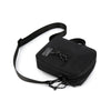 Schwarze, kompakte Crossbody-Tasche mit Riemen und Kettendetail