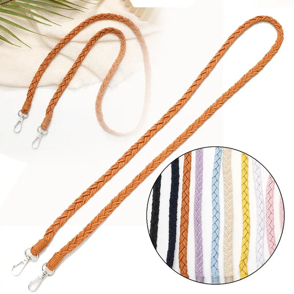 Sangle de sac tissée à la main avec plusieurs couleurs, dont marron, beige et tons pastel.