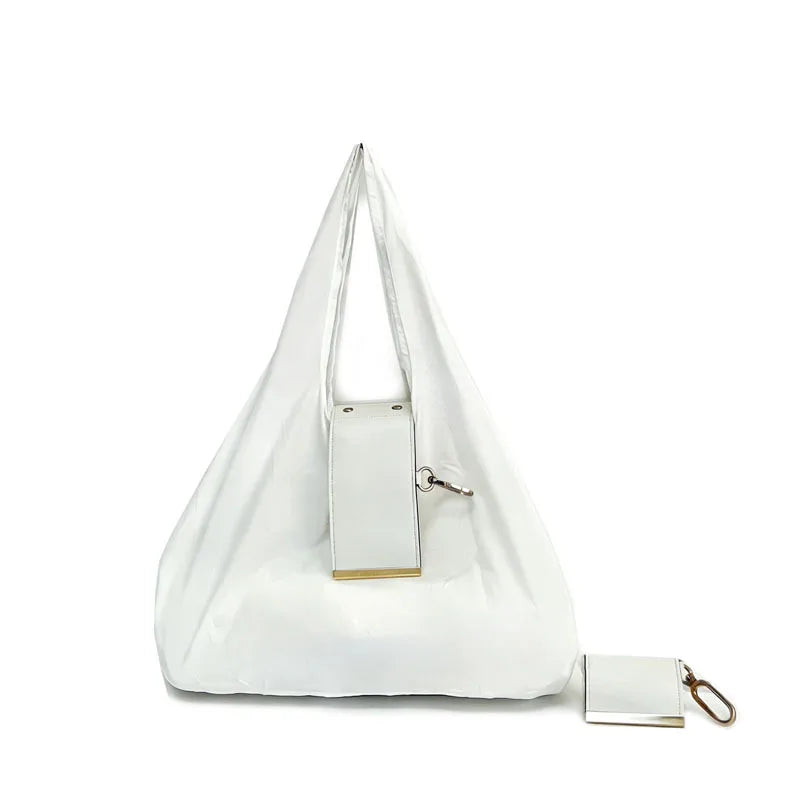 Sac de courses pliable en nylon blanc, vue de face.