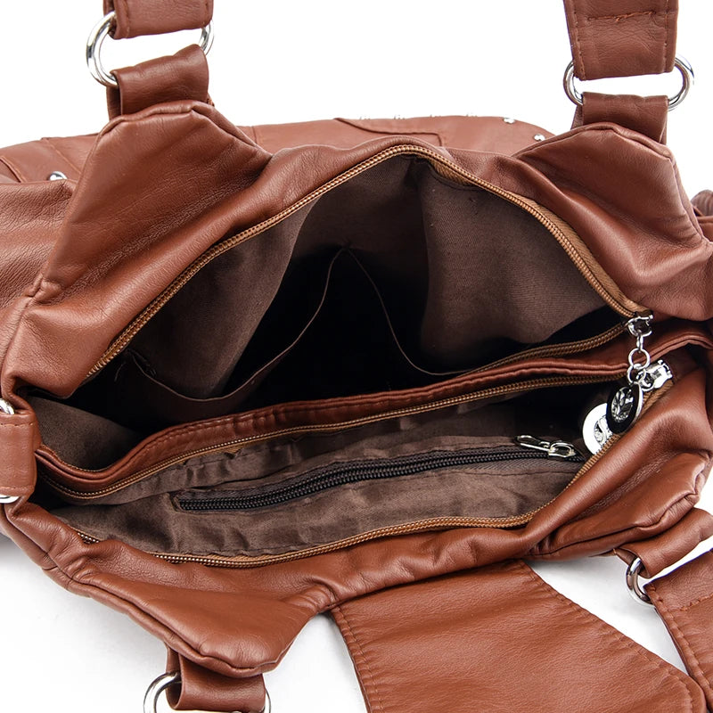 Braune Vintage Soft PU Leder-Schultertasche, geöffnet, mit Innenfutter und Reißverschlussdetails.