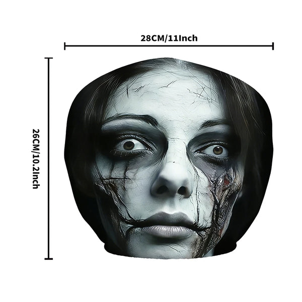 Peinture réaliste en nuances de gris d'un visage fantomatique à la peau craquelée et aux ombres sombres.