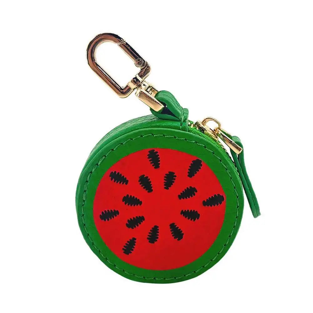 Grüner Frucht-Anhänger als Münztasche, Schlüsselanhänger mit roter Wassermelone und goldenen Beschlägen.