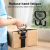 Una mano usa un soporte para bolsas de compras ergonómico multiuso para hacer más cómoda la carga de objetos pesados.