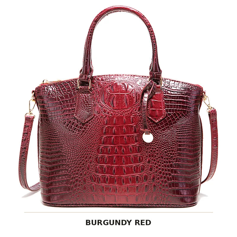 Bordeauxrotes Krokodilmuster-Top mit Henkel und Crossbody-Tasche.