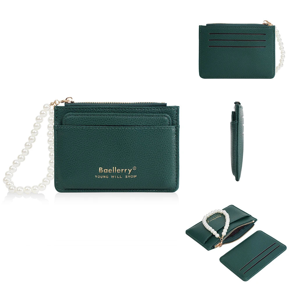 Dunkelgräbes Leder-Kartenwallet mit Goldkette und passendem Kartenhalter in verschiedenen Ansichten.