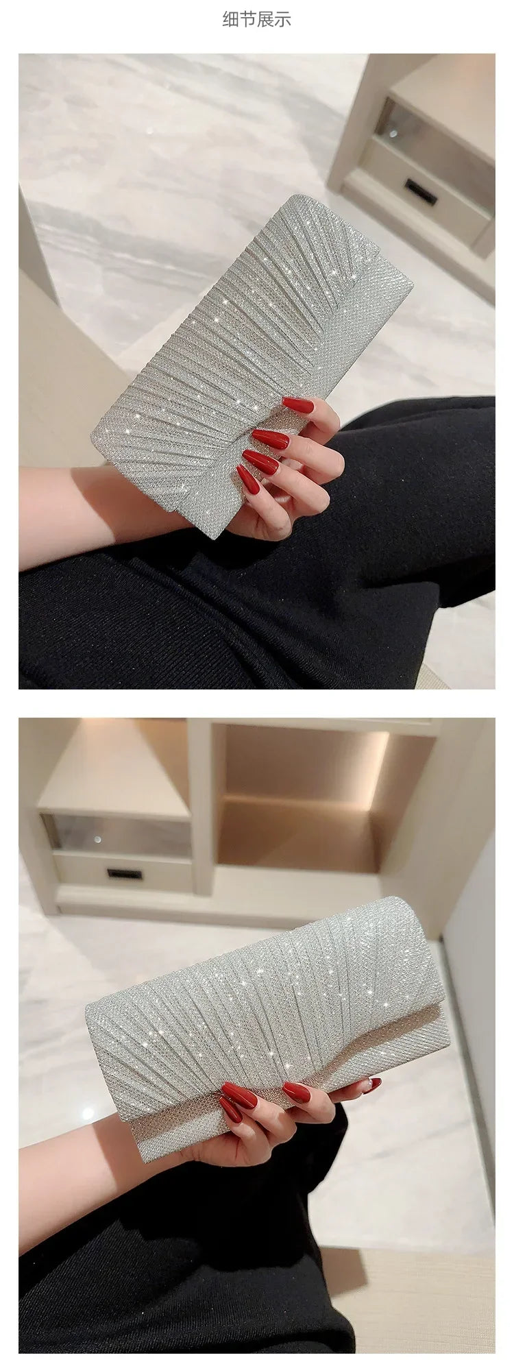 Eine Hand hält eine elegante silberne Halskette als Schultertasche mit strukturierter Oberfläche vor einem hellen Hintergrund