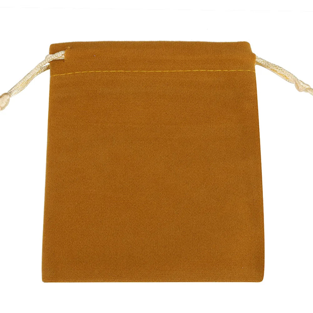 Bolsa de regalo rectangular de terciopelo color mostaza con cordones beige claro.