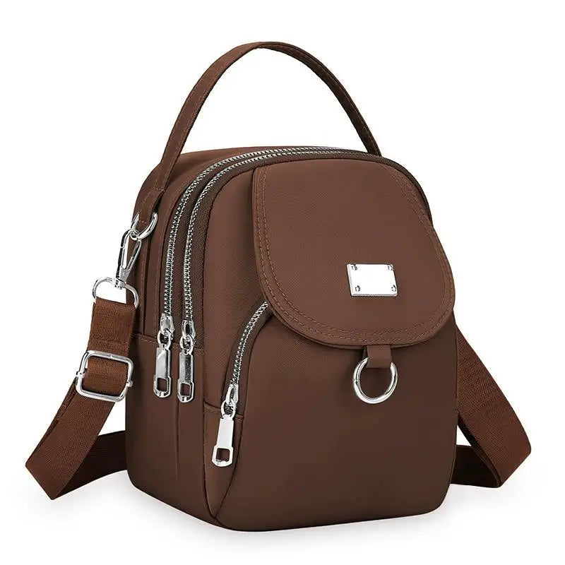 Sac bandoulière floral marron, durable, avec fermeture éclair et quincaillerie argentée.