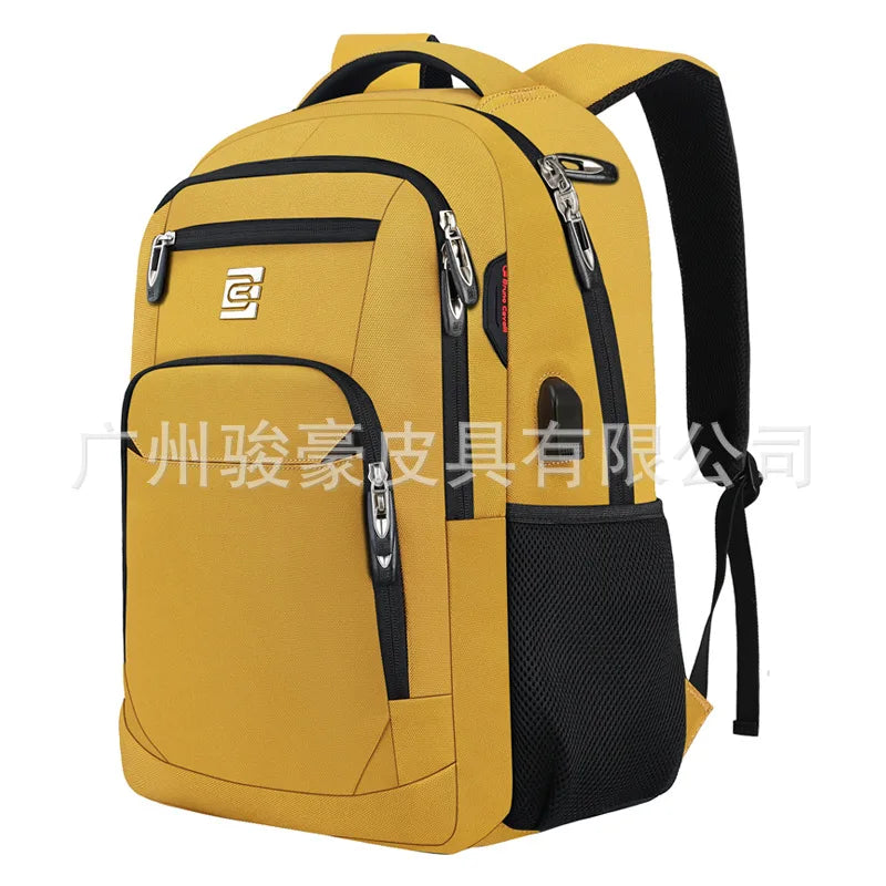Gelöschte Laptop-Rucksack mit schwarzen Akzenten und Trägern.