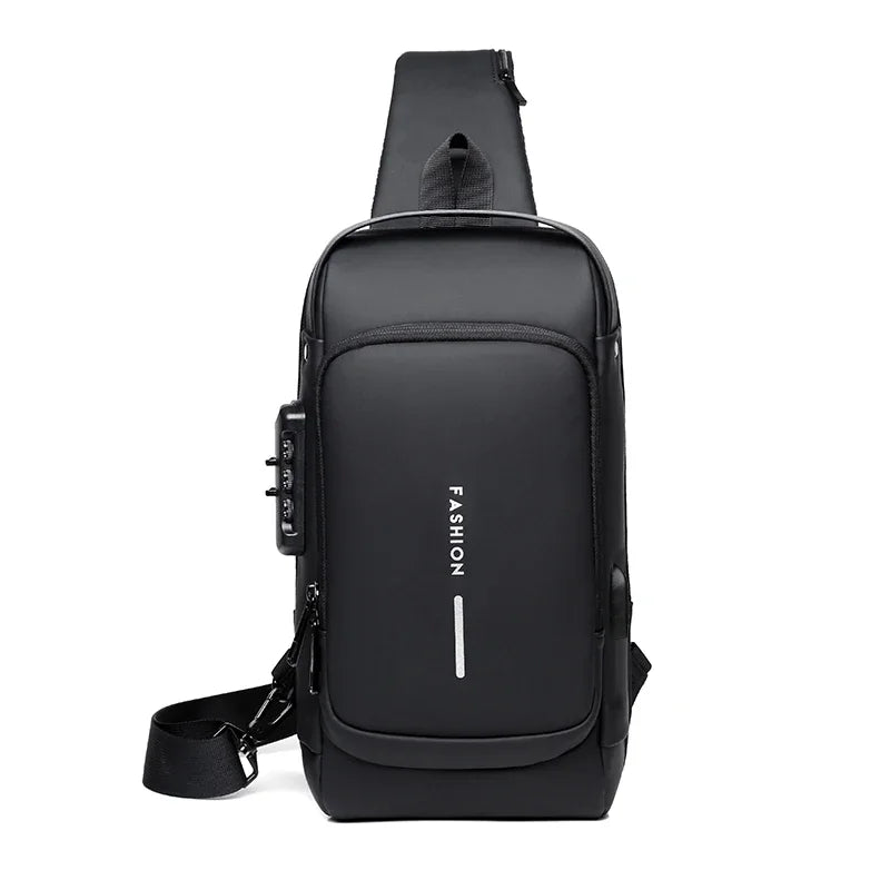 Schwarze Designer Anti-Diebstahl-Crossbody-Slingbag mit gepolstertem Riemen und Klappe.