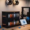 Schwarzes faltbares Filament-Lagerregal mit zwei Schubladen, das verschiedene farbige Filamente zeigt.